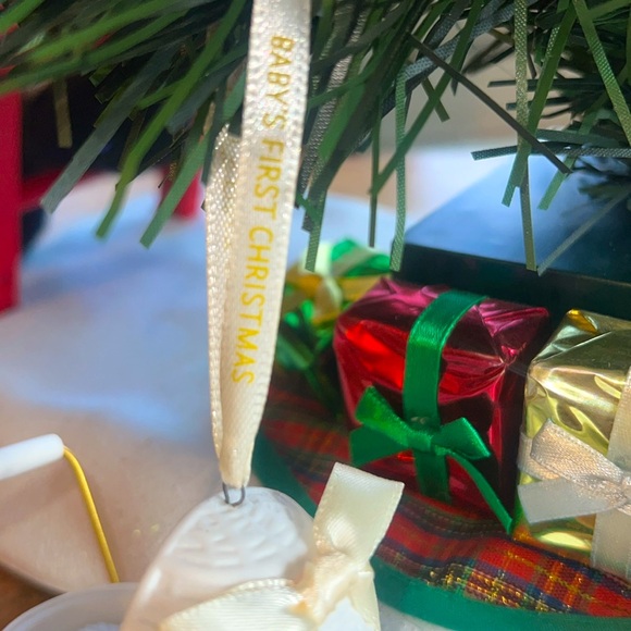 ❣️Keepsake Christmas Ornament 2024, Baby's First Christmas Porcelain - Picture 5 of 10